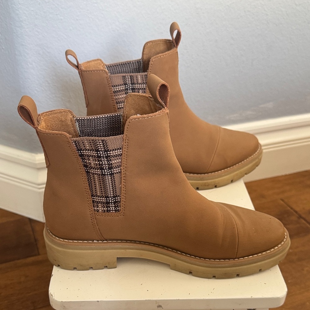 Toms Tan Leather Chelsea Boots with Plaid Panels